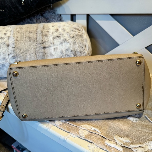 Gorgeous Michael Kors Saffiano leather studded tote! Like new! - Picture 7 of 9